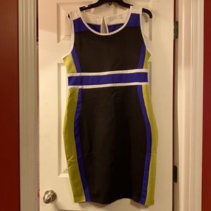 Sleeveless color block dress.